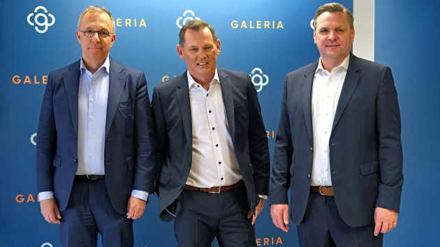 v.l.: Insolvenzverwalter Stefan Denkhaus, Investor Bernd Beetz und Galeria-CEO Olivier Van den Bossche - Quelle: Galeria Karstadt Kaufhof